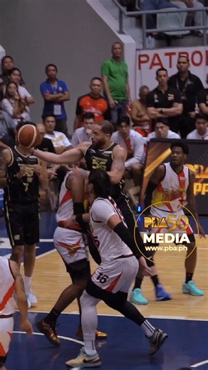 🔴 Halftime: TNT takes a big lead, 53–36, over SMB. Kelly Williams leads Tropang 5G with 10 points 💪🔥 #FINALS ‼️ LIVE ON: PBA Rush, RPTV ch9, Pilipinas Live & One Sports YouTube! ➡️ Tickets available here: https://www.ticketnet.com.ph/ #PBA50 #PhilCup #PBA50LID | PBA