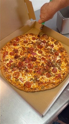 🥩🥩🥩 #pizza #pizzalover #pizzatime #meat #meatlovers #pepperoni #ham #beef #sausage #bacon