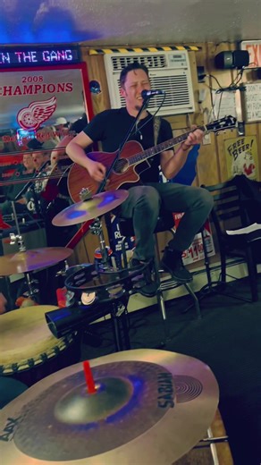 Cover of Can’t You See by The Marshall Tucker Band, as done by Matty B & Djember John @ the Eastside Tavern Basement Bar. 05.06.23 🎶🍻 #livemusic #cover #cantyousee #marshalltuckerband #djembe #guitar