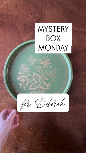 Happy Mystery Box Monday. This is a medium decor vintage mystery box. #vintagevibes #mysterybox #vintage #vintagemysterybox #mysteryboxmonday