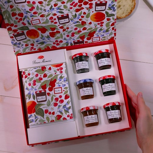 2.3K views · 947 reactions | Express your love on Valentine’s Day with the NEW Bonne Maman "Love Notes" Gift Set. Featuring 6 mini jars, 1 Bonne Maman branded mini spoon, 10 matching note cards and envelopes, in a beautifully designed gift box. It's the perfect Valentine's Day gift. | Bonne Maman US | Facebook