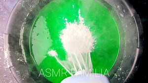 Making Green Cornstarch Crunchies (cornstarch baby powder) #ASMRFamilia #asmr #cornstarch #pouring #satisfying #oddlysatisfying #mixing #paste #asmrpaste | Detox Familia