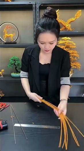 13-Year-Old Girl Creates Colorful Firework Makeup with Gold Thread