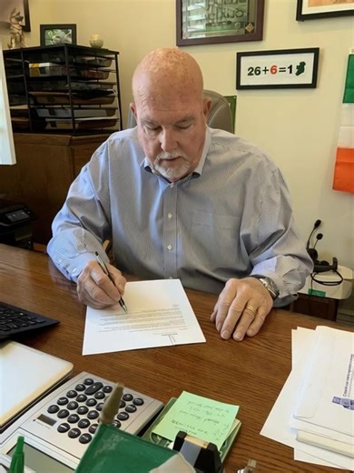 A great example of how coin condition can dramatically change value. 🪙 In this video we showcase a beautiful 1898 One Penny from the Zuid-Afrikaansche Republiek (Kruger Penny) graded MS64 Brown (BN) by NGC. The sharp detail and remarkable preservation place this coin in a completely different category compared to most examples from the same year. Alongside it, we compare several other 1898 ZAR pennies. They are genuine coins from the exact same date, but they circulated for many years and show 