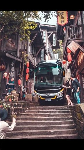 bus gila menuruni tangga di daerah China
