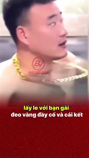 Trying to show off for my girlfriend by wearing gold chains, and here’s how it ended 😂 #funny #sh...