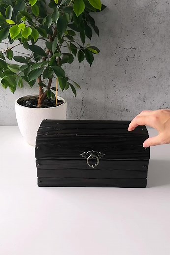 Wooden jewelry box 💕 #woodenbox #crealandia #jewelrybox #handmade #handmadegift #homedecor #handmadebox #uniquegift #largebox