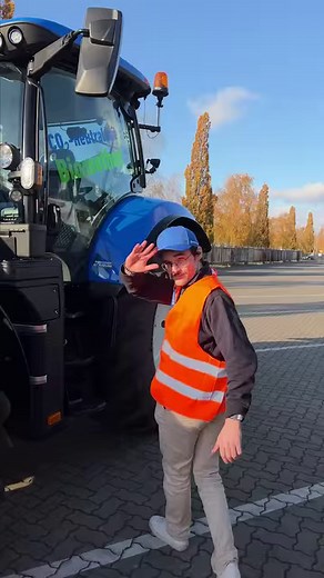 13K views · 194 reactions | #Agritechnica2023 #NewHolland Farming Simulator Team at the third place in the Farming Simulator League esports ✊✊ | New Holland Agriculture | Facebook