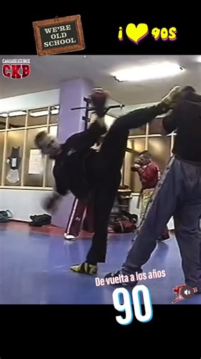 •Fabian Cuenca | CKB on Instagram: "En este video te muestro dos técnicas efectivas para salir del cuerpo a cuerpo utilizando golpes de pierna: ✅ Patada circular delantera para romper la distancia. ✅ Patada en gancho para sorprender al oponente. Ambas técnicas son aplicables en Full Contact, Light Contact, Point Fight y más👊🔥 #kickboxing #fullcontact #PointFight #artesmarciales #Combate #Técnica #superacion #cardiokickboxing #fabiancuencackb #fitnessdecombate #karatecontact #fullcontact #cardi