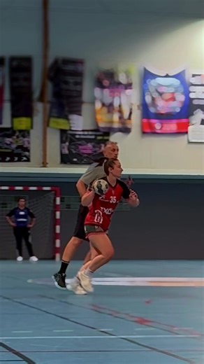 𝑳’𝒂𝒓𝒕 𝒅𝒖 𝒖𝒏 𝒄𝒐𝒏𝒕𝒓𝒆 𝒖𝒏 🤯 ⚫️🔴 #handball#teamhandballll #handballpassion #handballplayer #handballbretagne #handballislife #handballlife #handballworld #handballteam