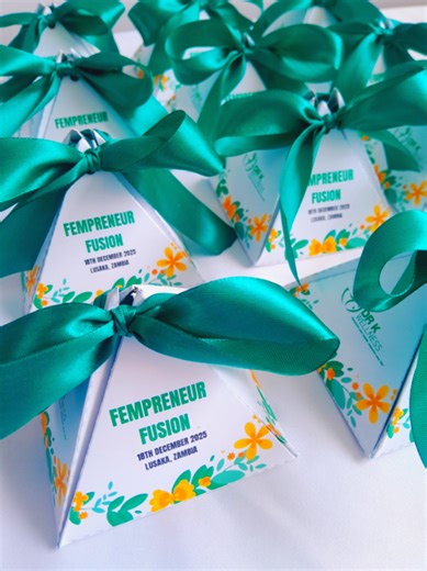 Personalised triangle treat boxes for the attendees. A little sweet touch to thank the women who showed up, supported one another, and invested in themselves. Planning an event and need customised treat boxes or attendee gifts? 📩 Get in touch — we’ve got you covered! Call or whatsapp 0967 902152 for orders #corporategiftszambia #lavenlycraftco