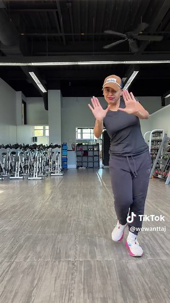 This is one of my favorite one line dances. Hold the baby oil 😂 y’all help me figure out the DC so I can tag them. #linedancing #linedancingontiktok #linedanceinstructor #dancingismyhappyplace #tacorobics