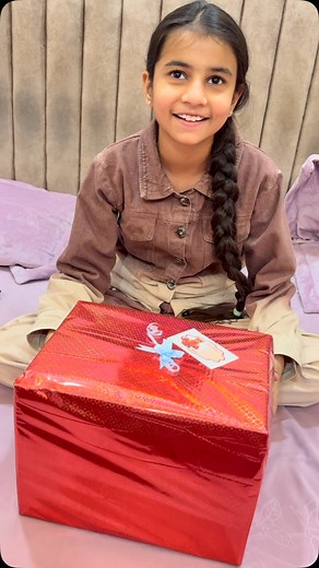 Parisha 🧿 on Instagram: "Parisha ko mila beautiful gift 🎁"
