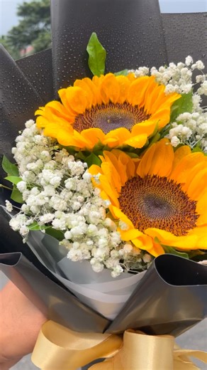 32 reactions | Premium sunflowers bouquet  | Floral Radiance | Facebook