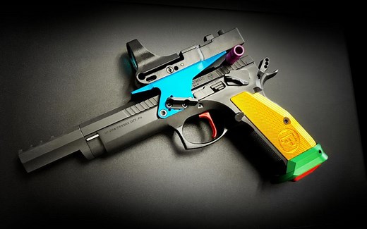 捷克共和国的手枪精华 - CZ 75 Czechmate Parrot 鹦鹉竞技比赛手枪