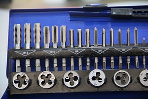 [Hot Item] 32PCS HSS Thread Tap and Tools Steel Circular Die Set