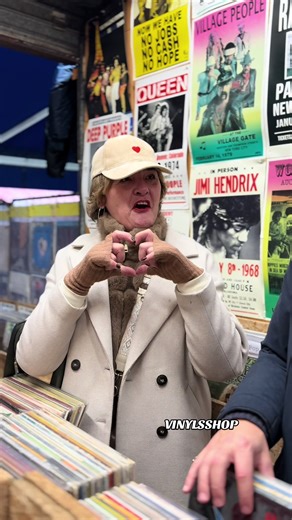 🎥VINYLSSHOP VINYLSSHOP Records Shop at Flea Market Opening : friday-saturday-sunday-monday 📍53 rue Jules Vallès 93400 Saint-Ouen PARIS FRANCE . (Next to the entrance to the Malik market) Our opening days : Friday from 10:00 am to 5:00 pm Saturday from 10:00 am to 6:30 pm Sunday from 10:00 am to 6:30 pm Monday from 10:00 am to 5:00 pm #vinylsshop #fleamarket #paris #shop #recordshop