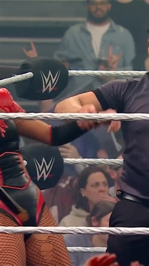 Natalya traiciona a Maxxine Dupri 😱 | WWE Español