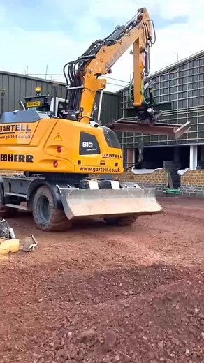 Gartell's Liebherr A913 Compact with Steelwrist and grading beam stoning a yard ready for concreting. In the A 913 Compact, Liebherr has developed a short tail wheeled excavator in the 14 t class which returns high payloads and excellent versatility. Additionally the machine has all-wheel steering to further minimize the turning circle. The adjustable boom is set back so that the machine is even more manoeuvrable and efficient. With its 95 kW / 129 bhp engine, the excavator delivers outstanding 