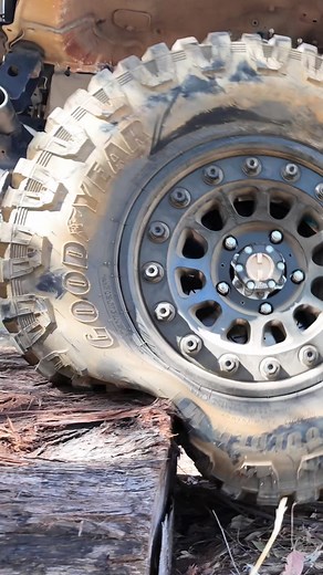 Lachy Poole // EMU CUSTOMS on Instagram: "Universal Pneumatic internal beadlocks in normal rims! Full vid on YouTube @ UnclePooly"