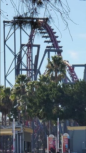 Raven Turn | X2 at Six Flags Magic Mountain