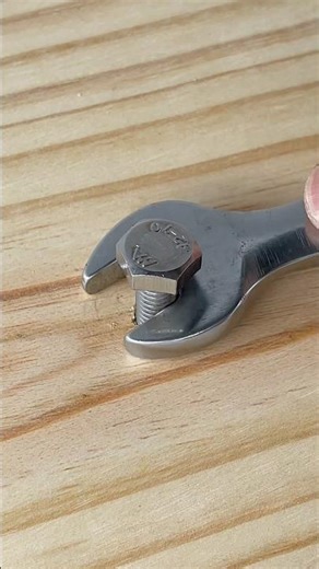 A tip for using a wrench easily and effectively. #diy