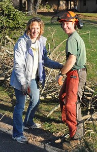 Overwhelming Response to Neighbor-Helping-Neighbor Event Makes for a Feel-Good Kind of Day