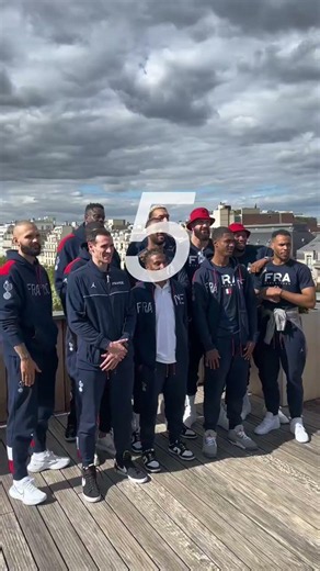 🏀🔥 PROOF THAT NOT EVERYTHING CAN BE AN ALBUM COVER… OR CAN IT? 😭📸