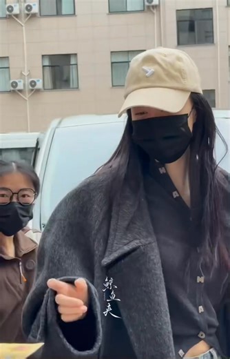 03112025 | VƯƠNG SỞ NHIÊN ĐI LÀM Nguỵ Thải Vi đến đây 👋 Trông chờ tạo hình của Song Hạ 👀 Bắt đầu đếm 130 ngày quay #MinhNguyệtLục #VươngSởNhiên #TânVânLai #AMingDynastyAdventure #WangChuRan #XinYunLai | Ngắm Song Hạ Minh Nguyệt Lục mỗi ngày