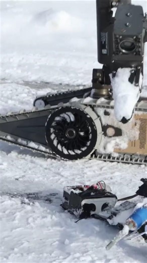 Arctic Specialist 2026: U.S. Navy EOD Conducts Drone Clearance