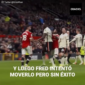 Ibrahima Konaté demostró su sobrenatural fuerza contra el Manchester United. El nuevo central del Liverpool sacó con un solo brazo a Bruno Fernandes y después movió a Fred, como quien mueve a un mosquito. El francés de 22 años mide 1.94 metros y es una de las sorpresas del equipo de Klopp. Tiene mucho futuro. 🔥 Suscríbete para ver más contenido http://bit.ly/yt-cracks | Cracks