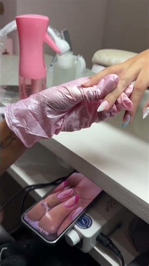 Fazendo as unhas de uma mini diva ‼️