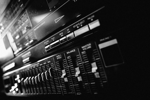 What Type Of Music Was Popular In The 1980s? - Retro Galaxy