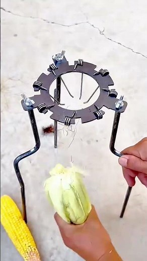 Manual Corn Husking with a Simple Tool