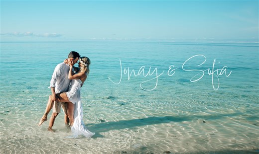 “My sole has recognized your voice” 🥺 goosebumps ✨ Every word was filled with raw emotion, deep friendship, and a kind of love that you don't just see - you feel! The pauses to hold back tears, the little laughs in between.... pure magic. These weren't just vows. They were promises built on history, resilience, and future they can't wait to share. Moments like this are why I do what I do. Capturing love in its most honest, breathtaking form. | Always & Forever wedding photography & film