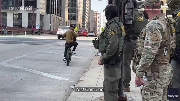 Man yells he's not a citizen at Border Patrol agents who quickly give chase