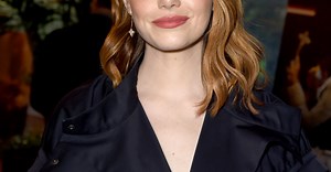 Emma Stone ficou noiva e ganhou anel de noivado de pérola superdelicado