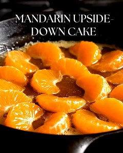 Mandarin Upside-Down Cake Recipe (Ovenless/Stovetop Version) Ingredients : Caramel layer: 40g butter (2 tbsp), 80g sugar (4 tbsp), 7-10 fresh mandarin oranges (peeled, segmented or halved) Cake batter: 2 eggs, 65g sugar (1/3 cup), 50g oil (1/4 cup), 50g melted butter (1/4 cup), 150ml milk (1/2 cup), 200g flour (1 1/4 cups), 60g ground hazelnuts or nuts (1/2 cup, optional), 10g baking powder (2 tsp), 5g vanilla powder (1 tsp), pinch of salt ​ Instructions : Peel mandarins and cut into segments or
