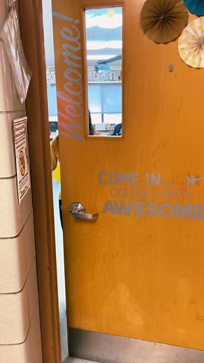 And that’s a rap for my 6th graders! #rappingteacher #bustamove#6thgradegoals #teachersoftiktok #teachersbelike