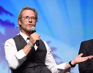 Guy Pearce Admits Kevin Spacey Got "Handsy" On Set Of "L.A. Confidential"