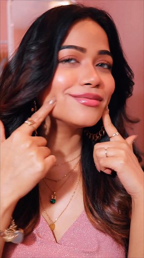 Get ready to fake the perfect dimple smile with this makeup hack! 🔥🔥 Watch as @Priyanka_Jazmin shows you how to use contouring techniques to create the illusion of adorable dimples. 😲🤩 #DimpleSmile #MakeupHack #ContouringMagic #GetTheLook | Be Beautiful