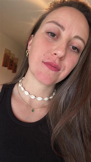 Confessions à cœur ouvert 🫶🏼 Il y a un peu plus d’un an, ma vie a bien changé (in a positive way) mais ça a inclus également des choses que je n’avais pas prévu. Comme ne pas pouvoir me réinscrire à la salle après mon déménagement, ne pas retrouver de travail, et forcément ça joue sur le moral. En 1 an j’ai pris 10kg, la moi d’avant qui ne voulait pas prendre un gramme n’a pas aimé, et la moi qui voulait prendre du muscle non plus (parce qu’on se doute que j’ai pas pris 10kg de muscle 🙄). Réu