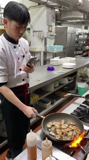 Daily Life of a Chef: A Behind-the-Scenes Look