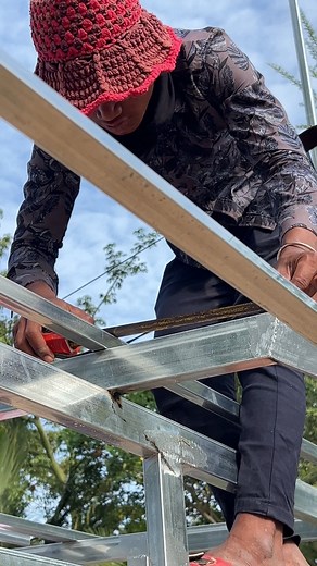 1.7M views · 2.7K reactions | Welding techniques and​ Welding and installation of galvanized roof ​#Amazing #constructioncity #concrete #brickwall #constructionlife #construction #welding #technology #Innovative #Trick #steel #blacksmith #shorts #reels #workout​ #plastering #Diy #howtogrout #constructionwork #crafts #HomeBuilder #tips #art #carpenter #design #diycrafts #diyprojects #How #diy #reelsvideo | Creative Handmades Ideas Diy | Facebook