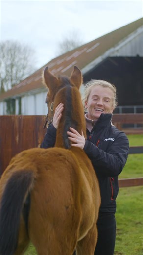We were delighted to welcome Hollie Doyle to the stud to meet the first foal by Bradsell 🎥 Hollie partnered the European Champion Sprinter to five victories, highlighted by the Group 1 King’s Stand Stakes at Royal Ascot, along with the Nunthorpe Stakes and Flying Five. #NationalStud #NStallion #HollieDoyle #Foal #fyp