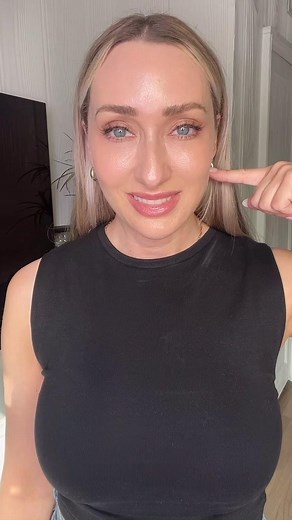 Nicole Smith | California | Botox, Filler, Anti-aging on Instagram: "How do Botox injections improve your jawline? The platysma bands are attached to the jawline. These muscles pull the skin down creating the formation of jowls. Placing Botox along the neck muscles will relax the downward pull on the jawline. The results are a tighter and more lifted appearance of the lower face with a more lifted look. Improve sagging neck, jowls, and harsh appearance of the neck bands with this technique. . . 