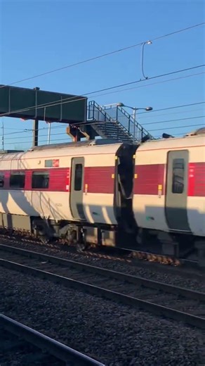 Class 800 hitatchi Azuma passing Arlesly with a cool curve