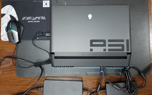 外星人51m笔记本固态加散热片，看看硬盘位尺寸，Alienware Area-51m