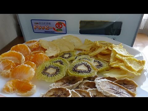 Making dried fruits using a food dehydrator (Drappy)