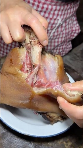 This 300-Year-Old Chinese Cured Pork Hock Will Make You Forget Bacon! | Home Kitchen China